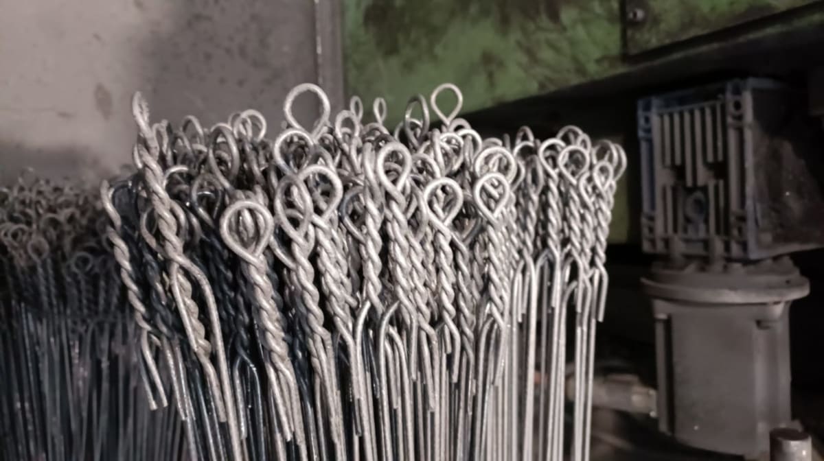 Exploring Metallurgica Locatelli's looped wire
