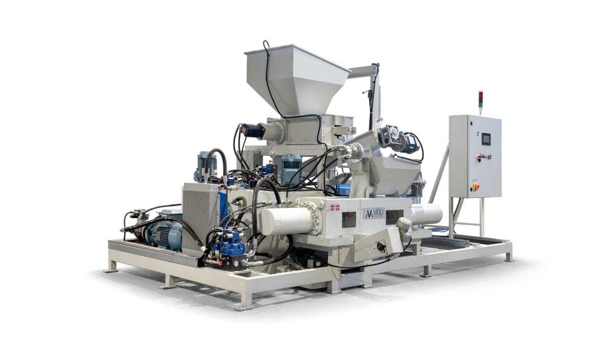 Automatic chips briquetting plant with box lifter and tipper