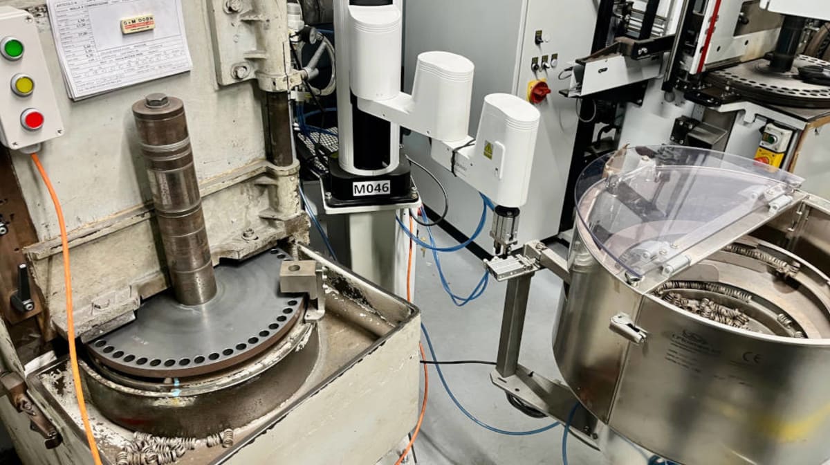 A cobot for grinding: Cecchi Srl innovates production