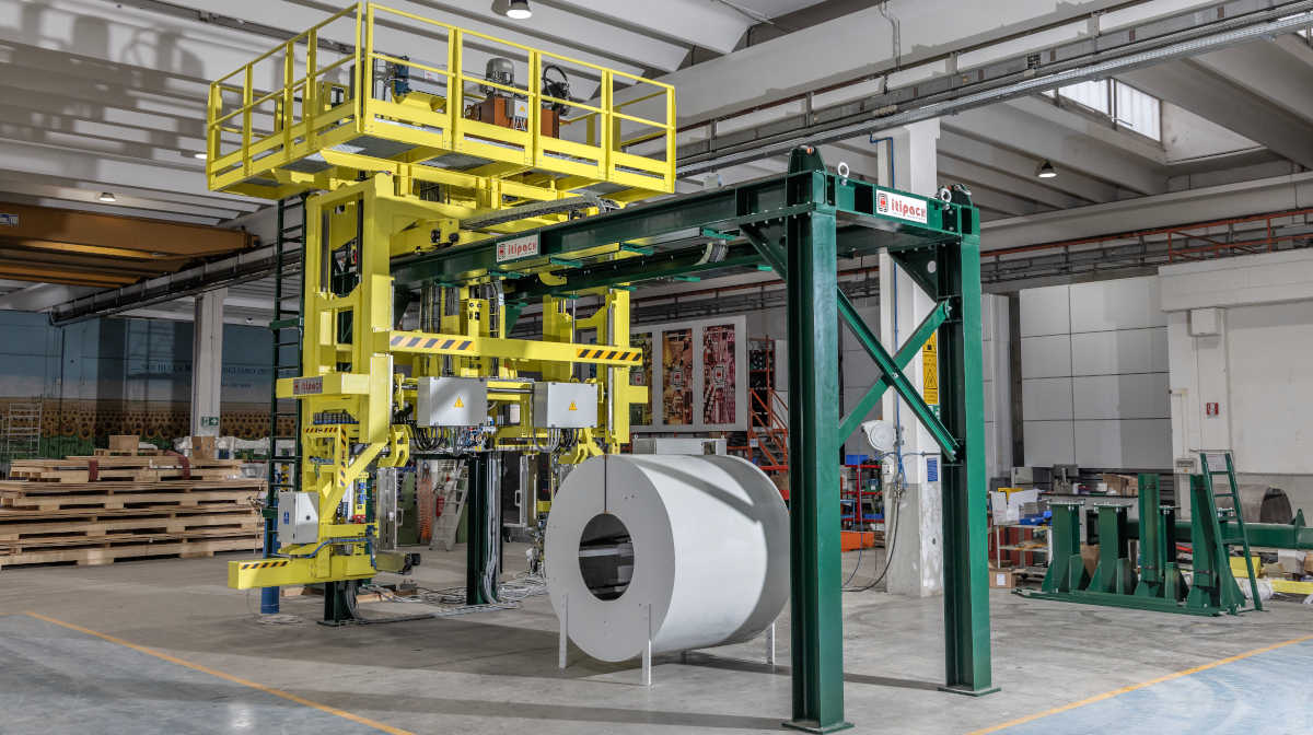 Itipack radial coil strapping machine with edge corners applicator on inner and outer side