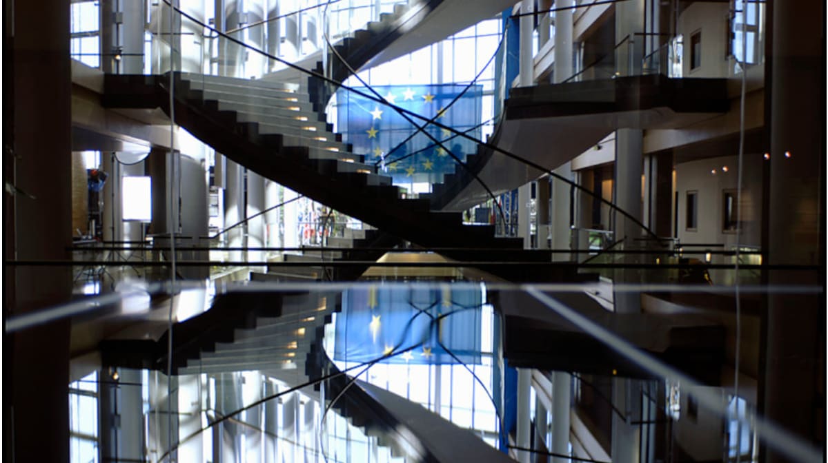 Nuovi dazi USA aggravano la crisi siderurgica UE; recessione proiettata anche sul 2025