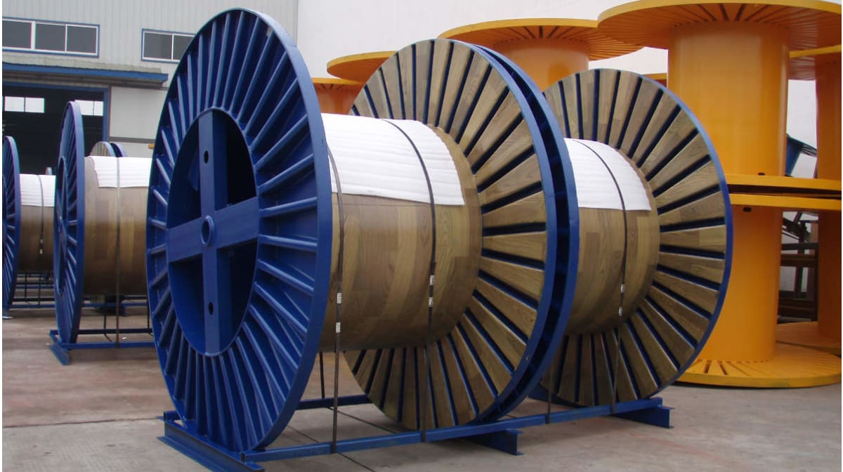 Comprehensive range of quality reels for wire drawing and stranding operations