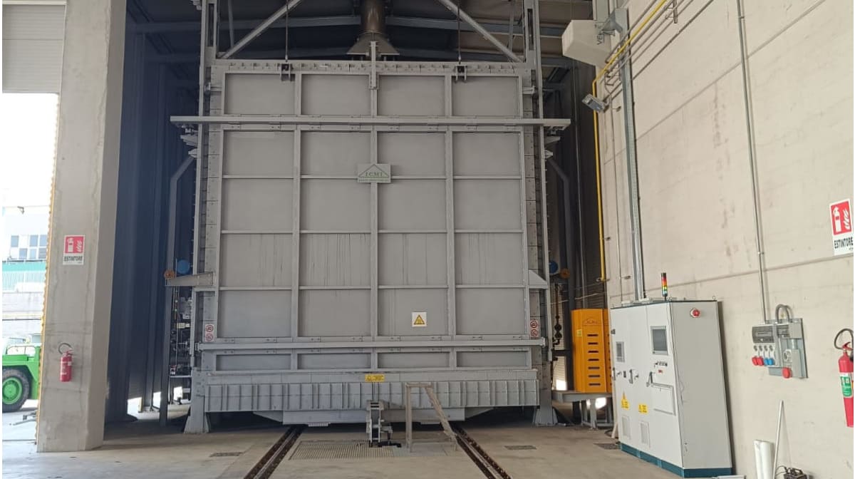 ICMI Forni Industriali installa un forno a carro per distensione carpenterie fino a 100 tonnellate