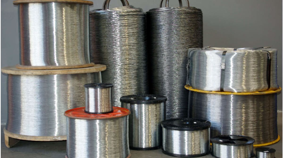 Filo trafilato bianco cotto Frigerio & Duroni per applicazioni di chiusura