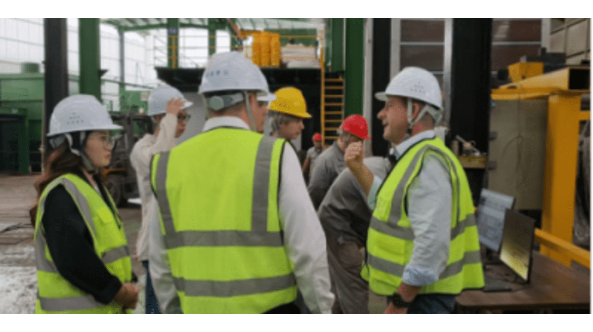 European Clients Visit Aotian for Inspection and Exchange