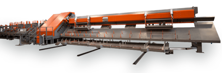 Lunga macchina industriale automatizzata con struttura in metallo grigio e dettagli arancioni, per smistamento o lavorazione di materiali.