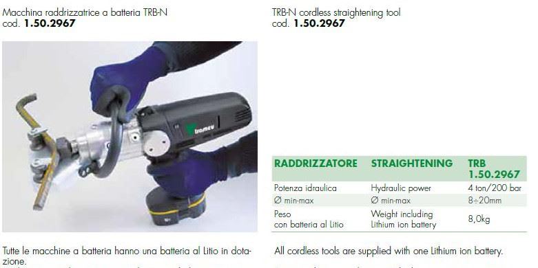 Raddrizzatrice a batteria TRB-N idraulica in uso per raddrizzare una barra metallica