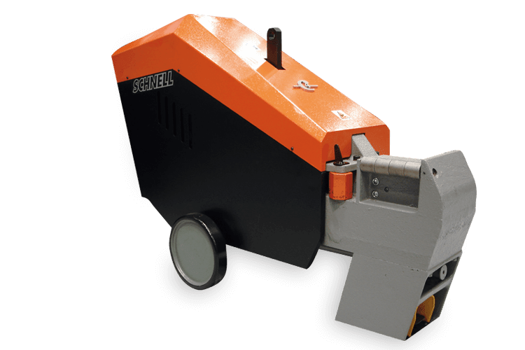 Macchina industriale Schnell arancione e nera per taglio o piegatura di tondo per cemento armato con ruota laterale.