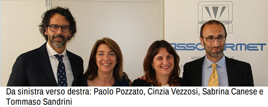 Da sinistra, Paolo Pozzato, Cinzia Vezzosi, Sabrina Canese e Tommaso Sandrini posano sorridenti davanti a un muro bianco con il logo ASSOGORMET.