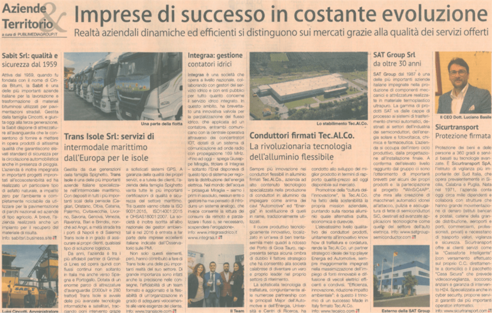Pagina di quotidiano con articoli su diverse aziende italiane di successo nei settori trasporti, gestione idrica, manifattura e logistica, complete di immagini di flotte di camion, stabilimenti industriali e ritratti di CEO.