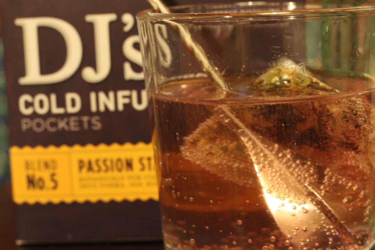 Infused gin cocktail with DJ cold infusion pocket