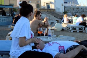 A Maestro Gelatiere relaxes on the beach at Sherbeth