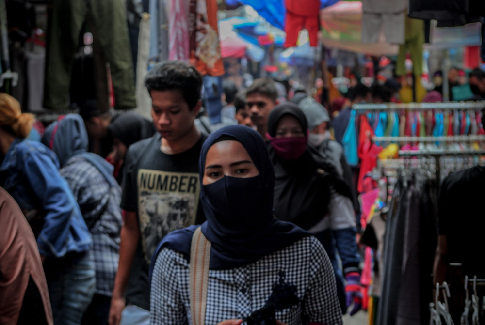 Pasar Tanah Abang ramai tengah korona