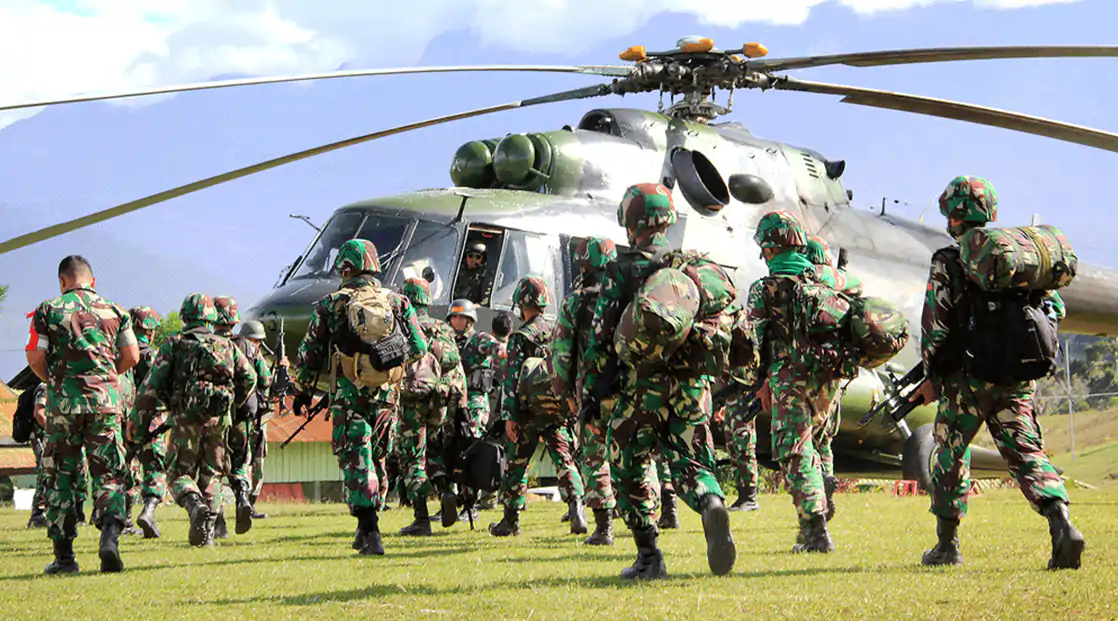 The Indonesian military personnel boarding a helicopter in Papua.