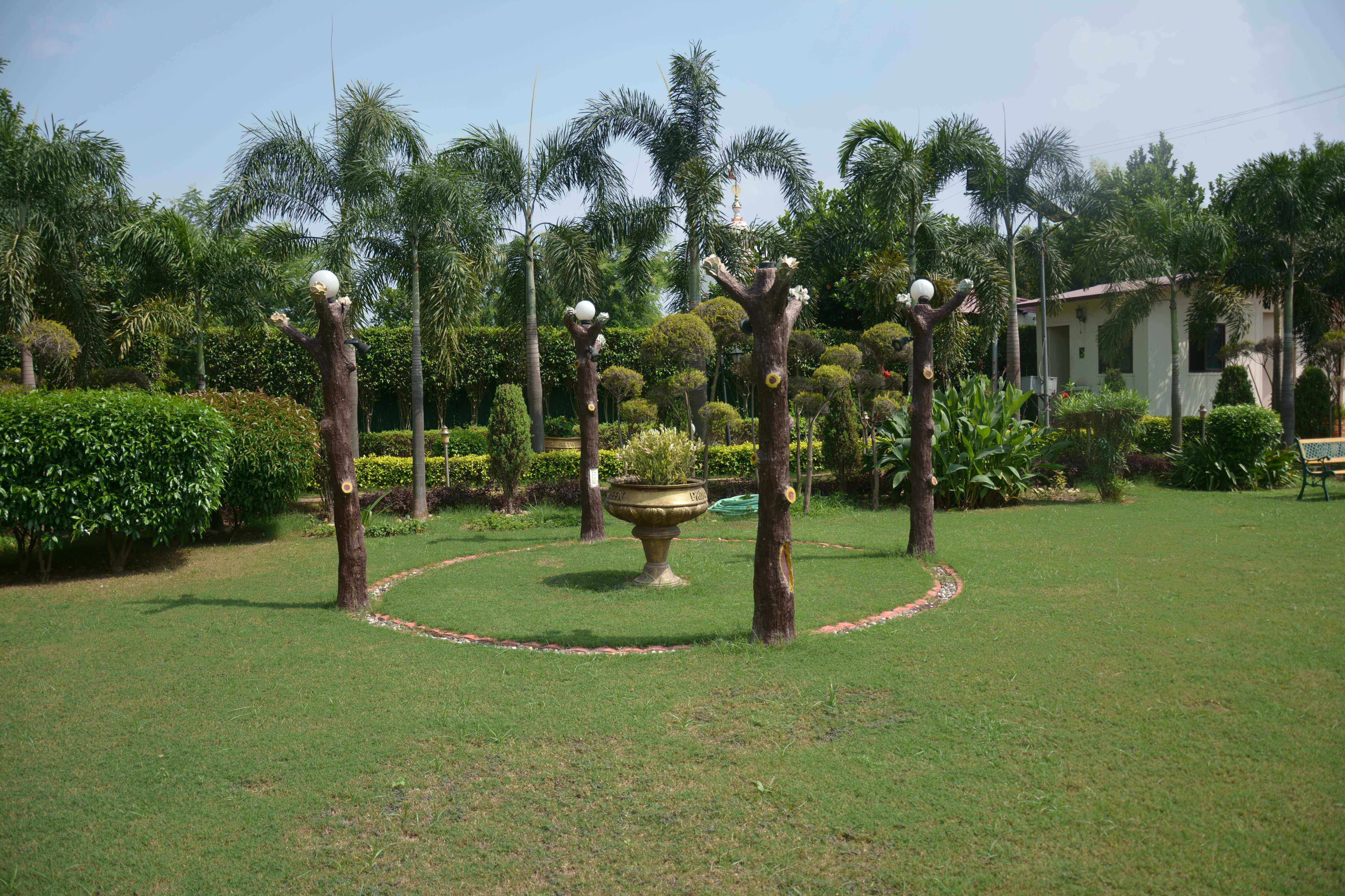 Private pool at a Green Beauty farmhouse, Noida