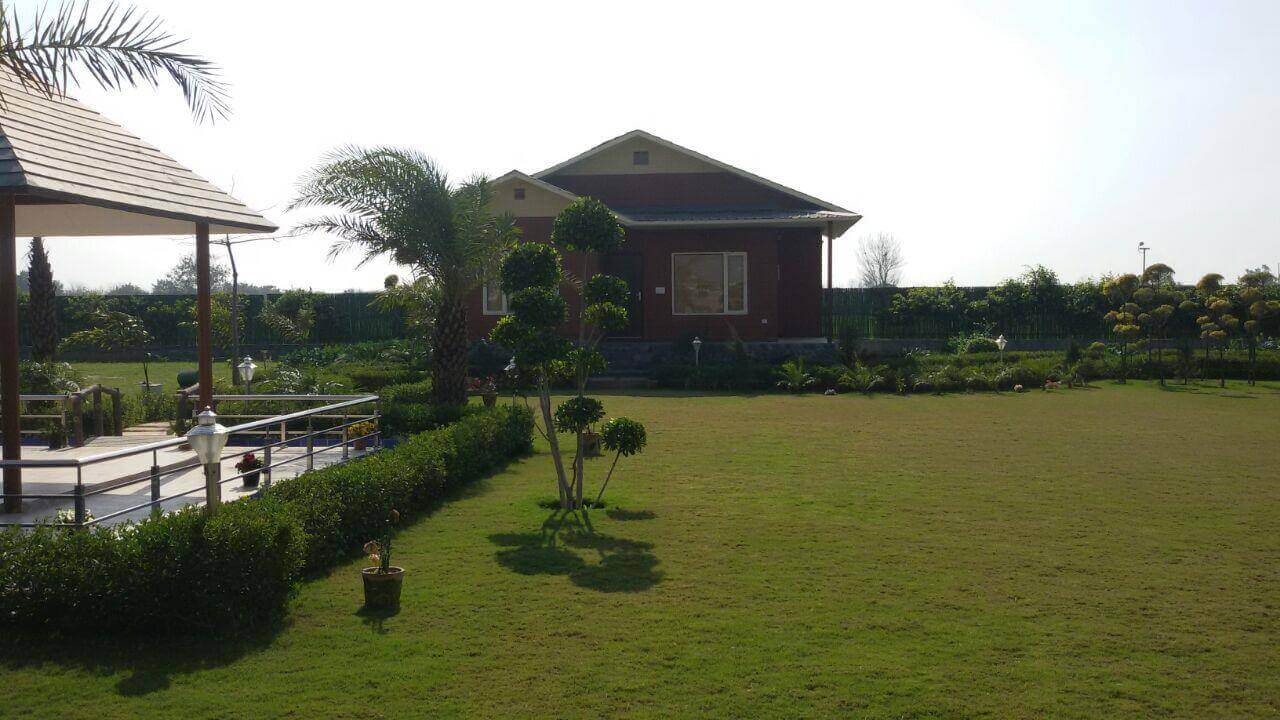 Green Beauty Farms Noida — gated entry