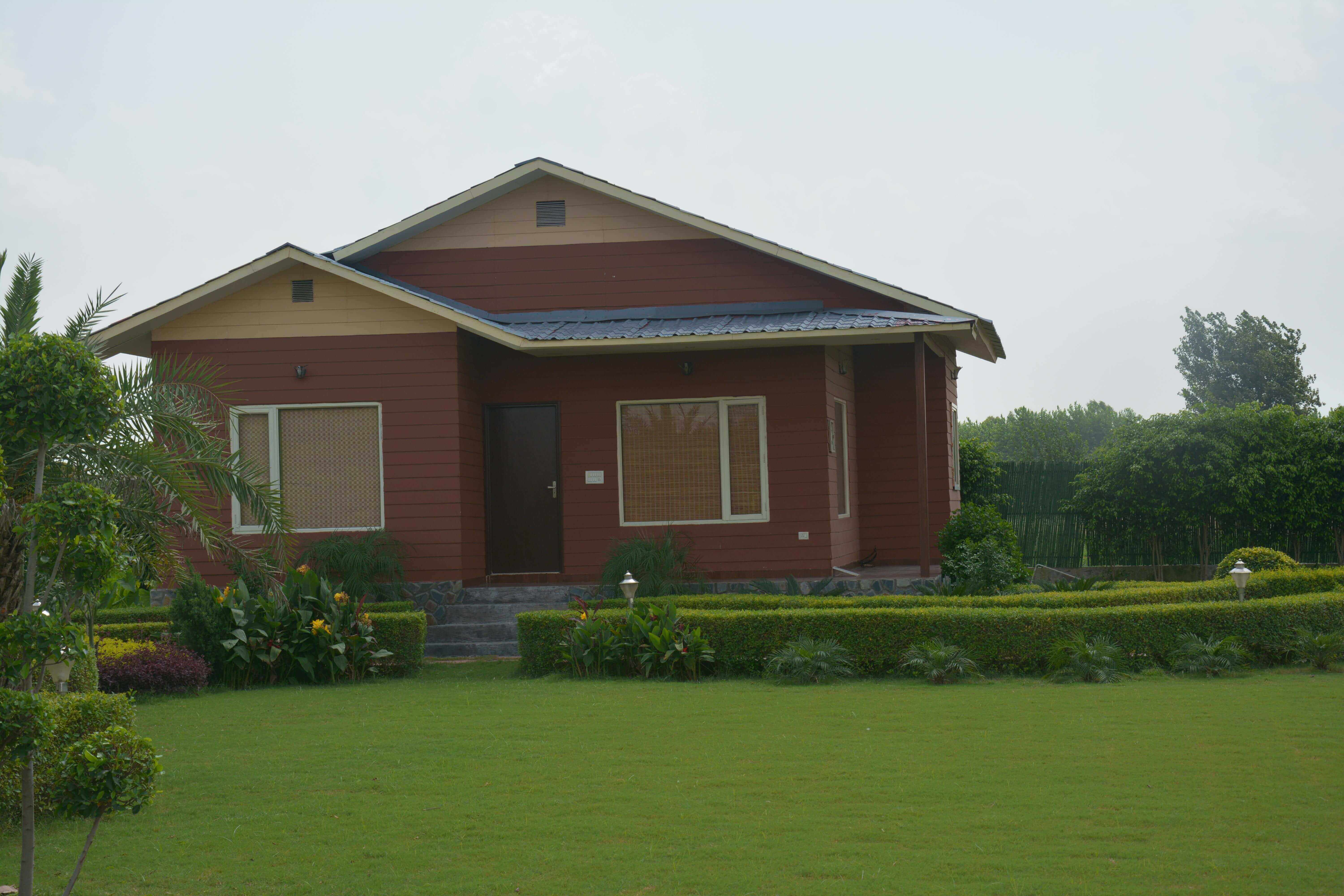 Green Beauty Farms Noida — farmhouse community view