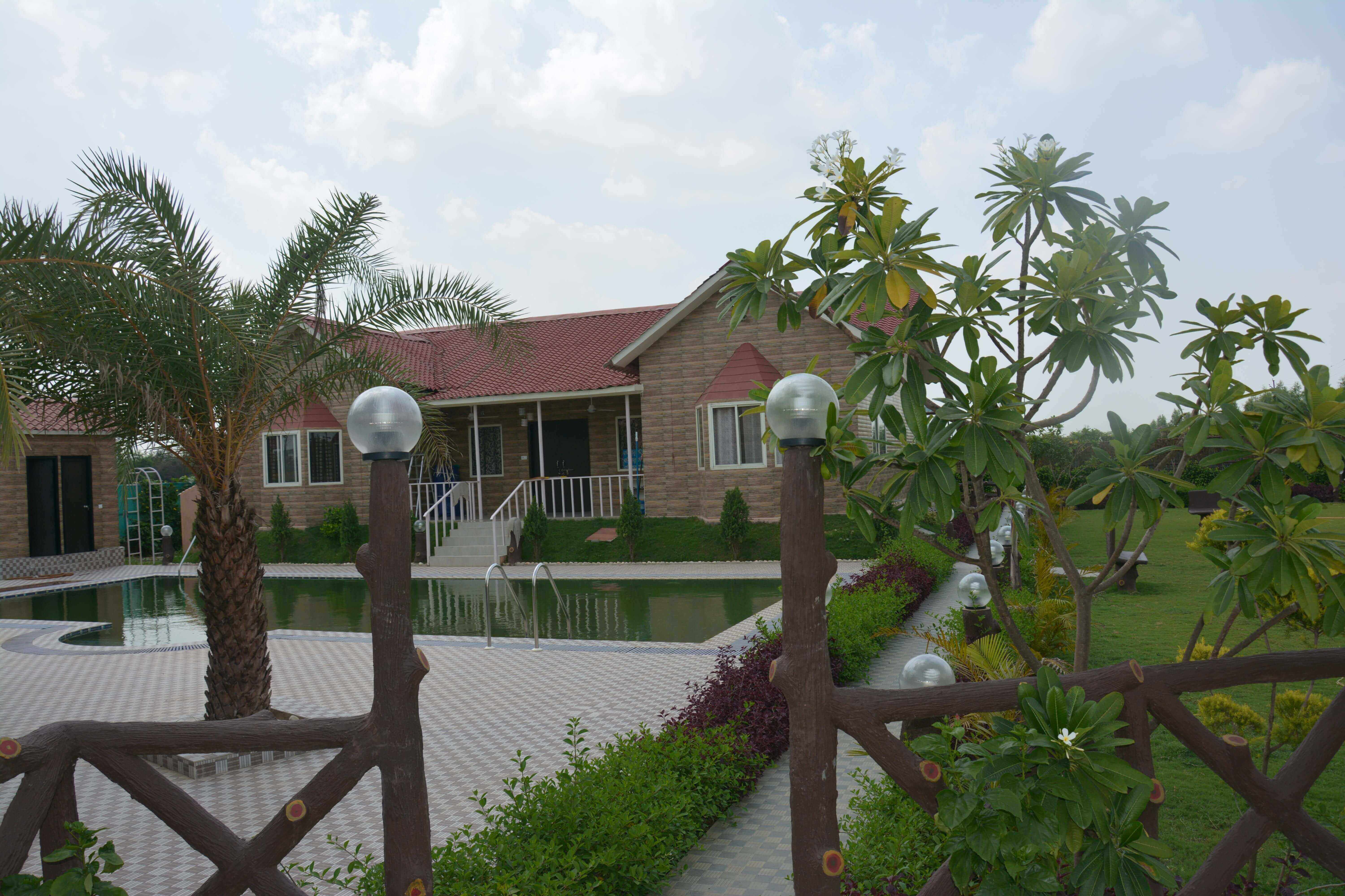 Luxury farmhouse for sale in Noida at Green Beauty Farms