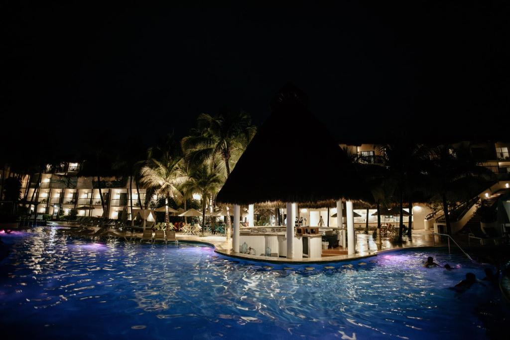 Coco Reef Resort & Spa — gallery image 4