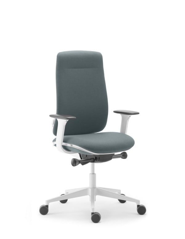 Fauteuil haut dossier, finition blanc, roulettes ø50 sol moquette — dossier tapissé - Eman