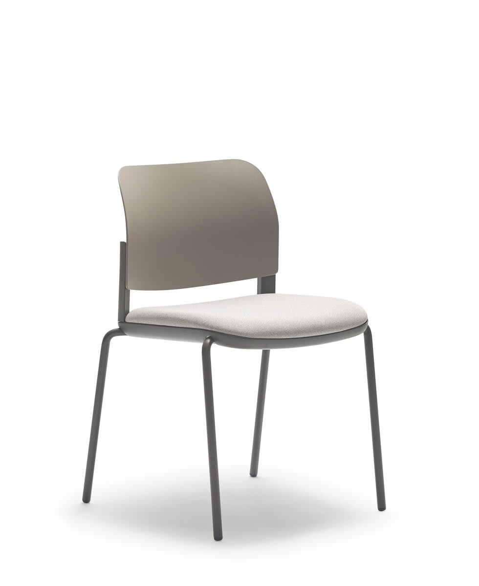 Chaise 4 pieds, assise tapissée, dos PP - Adio