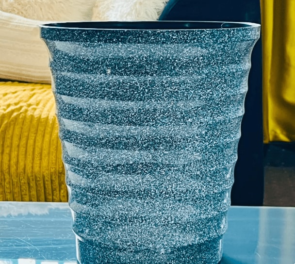 Cache-pot gris ondulé — photo 1 sur 1