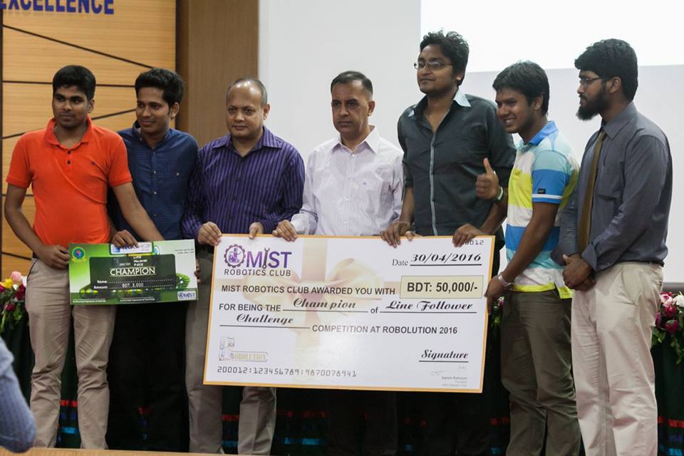 Receiving the Line Follower Race champion award with my teammates at the ROBOLUTION 2016 prize-giving ceremony, MIST