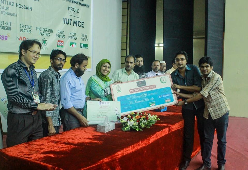 Receiving the 2nd Runner-up award for the Line Follower Robot competition at Mecceleration 2015, IUT