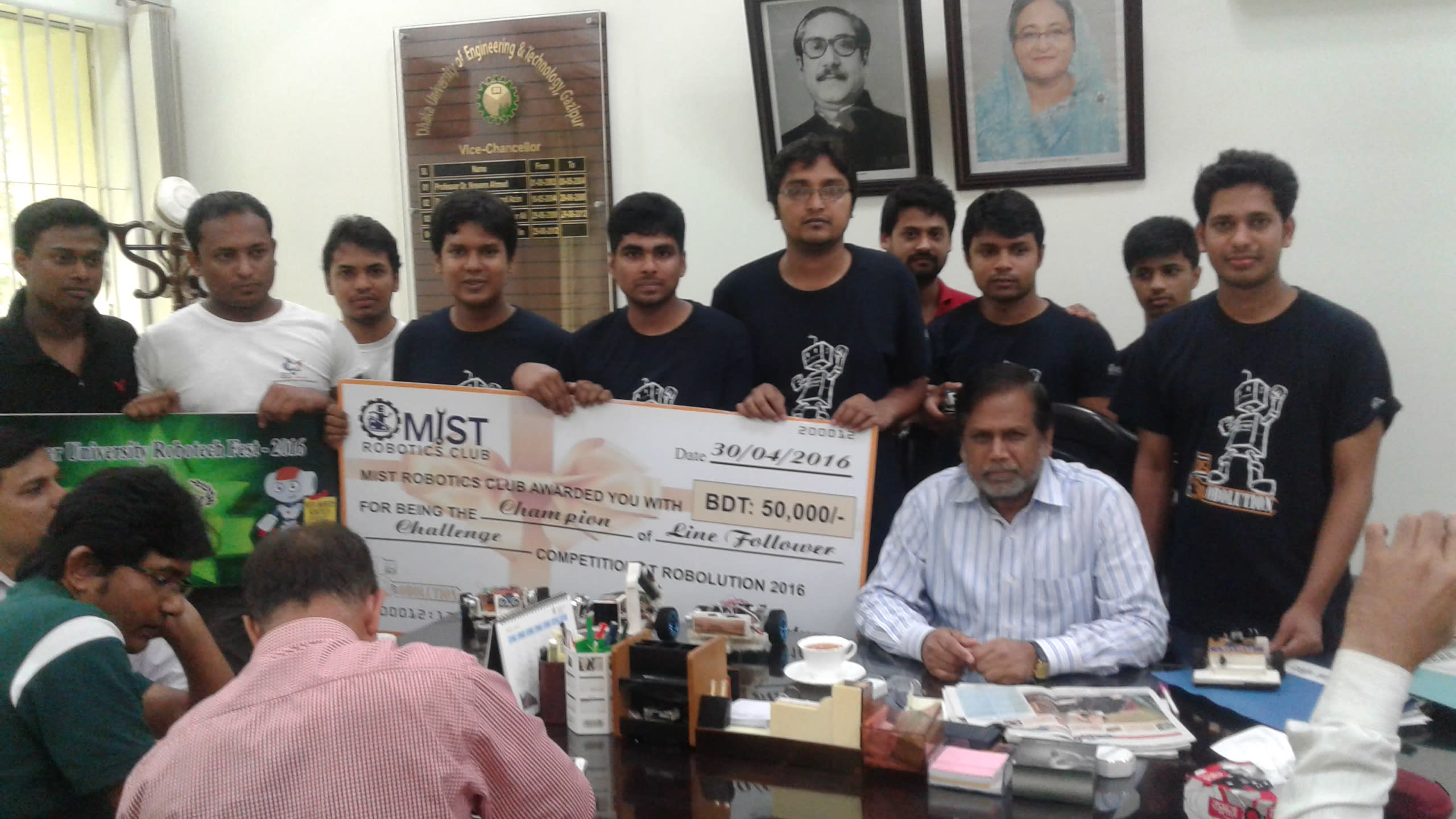 Sharing our ROBOLUTION 2016 championship with the honourable Vice-Chancellor of DUET