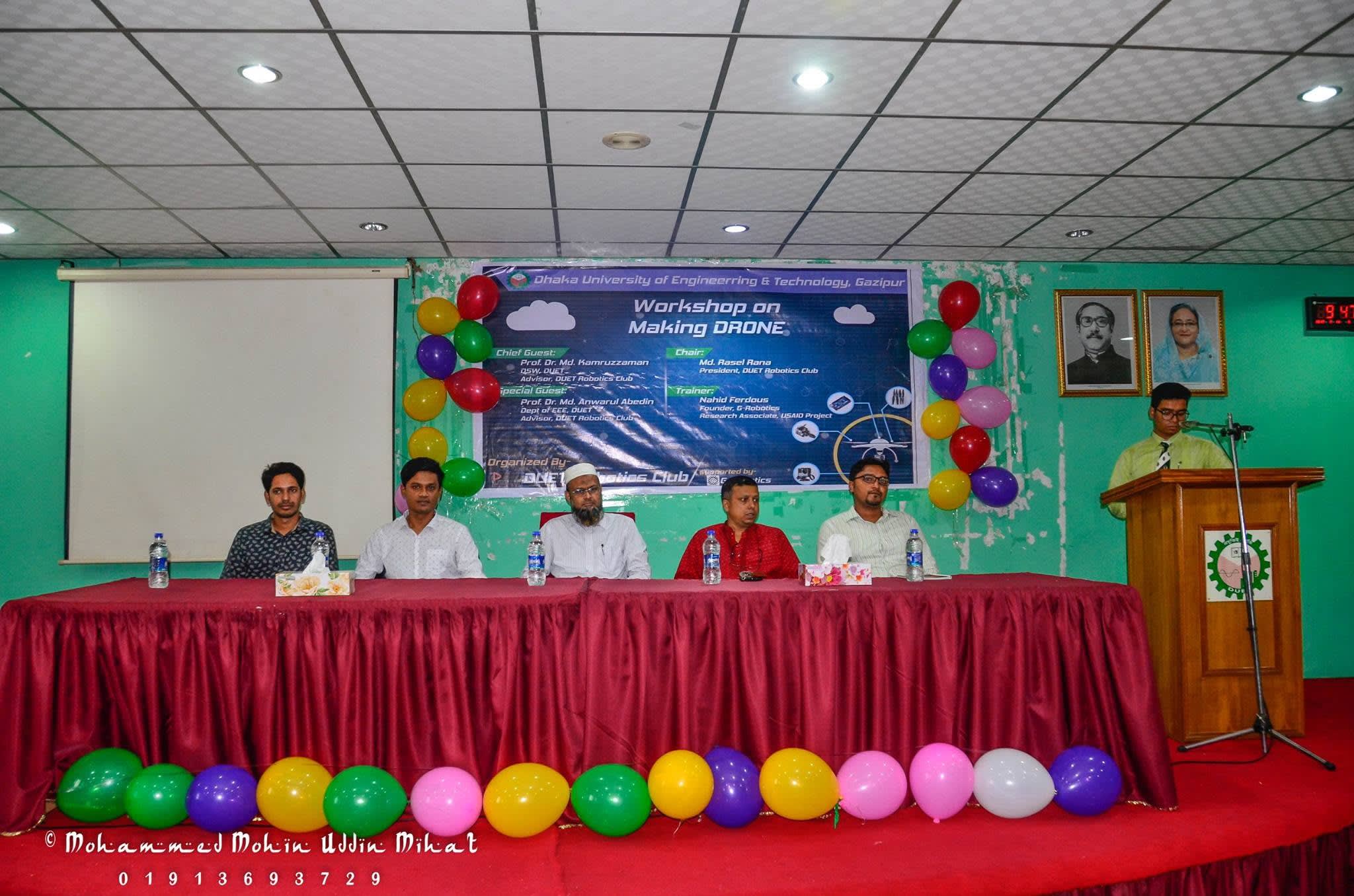 The opening session with the Chief Guest, Special Guest, trainer and organisers on stage