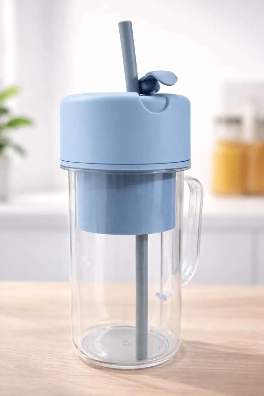 portable and rechargeable juice blender