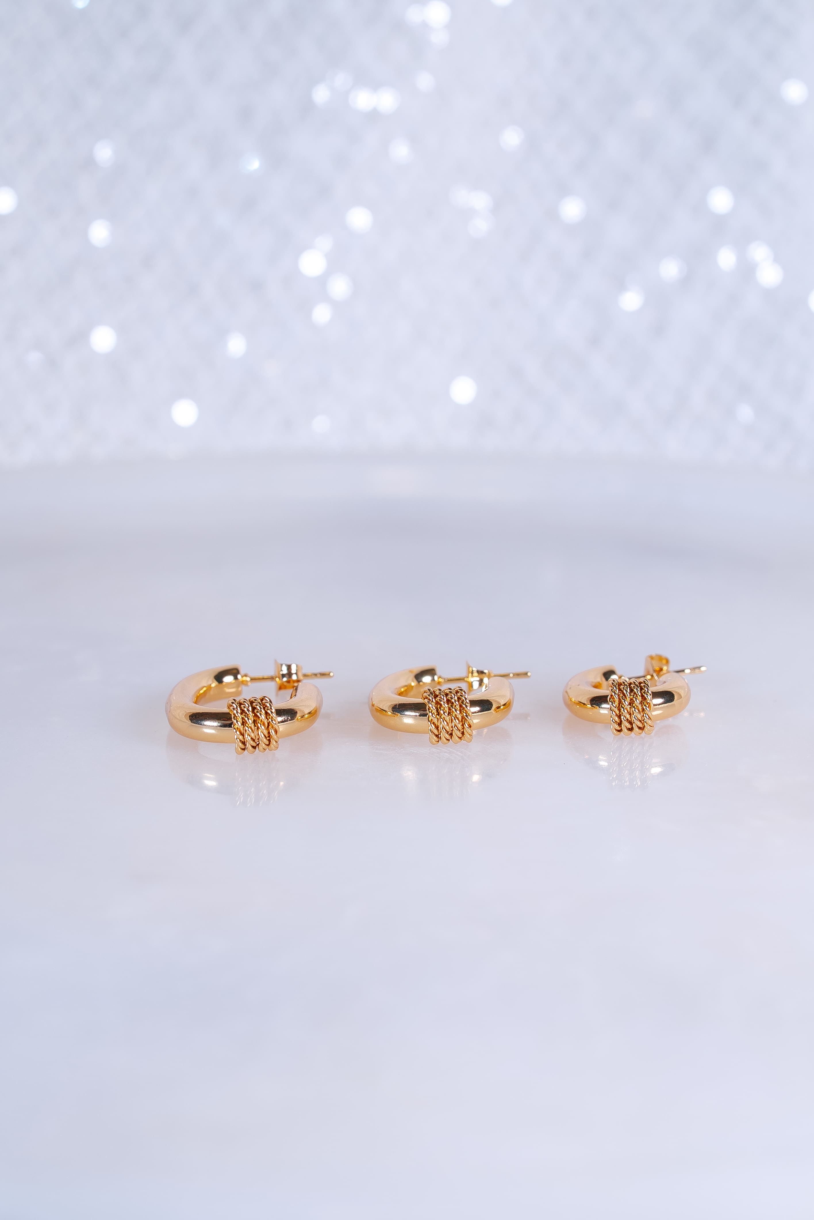 Oval Sıralı Üçlü Gold Küpe