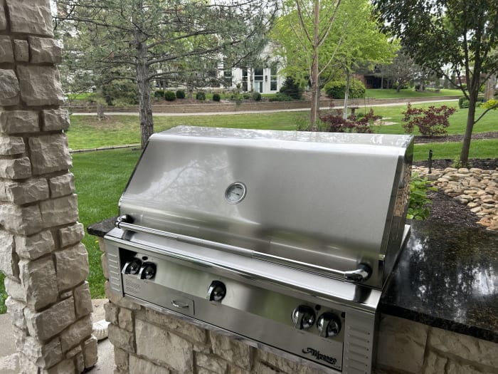 Built-in outdoor kitchen grill after professional deep cleaning