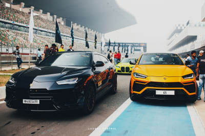 Two Urus, One Lane