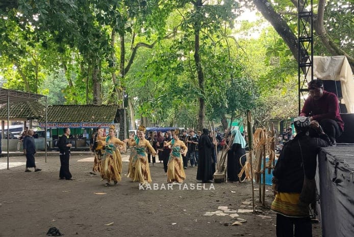 Tradisi Hajat Laut Cipatujah: Wujud Syukur Nelayan dan Magnet Wisata Pesisir