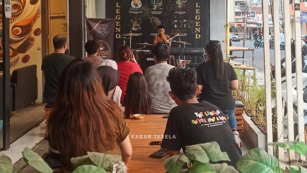 Wujud Kepedulian Potensi Seni, Legend Coffee Gelar Coaching Clinic Musik Gratis 'Legend Education'