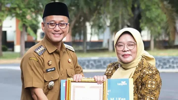 Bupati Tasikmalaya Lepas 63 ASN Purna Tugas dan Serahkan Penghargaan Satyalancana