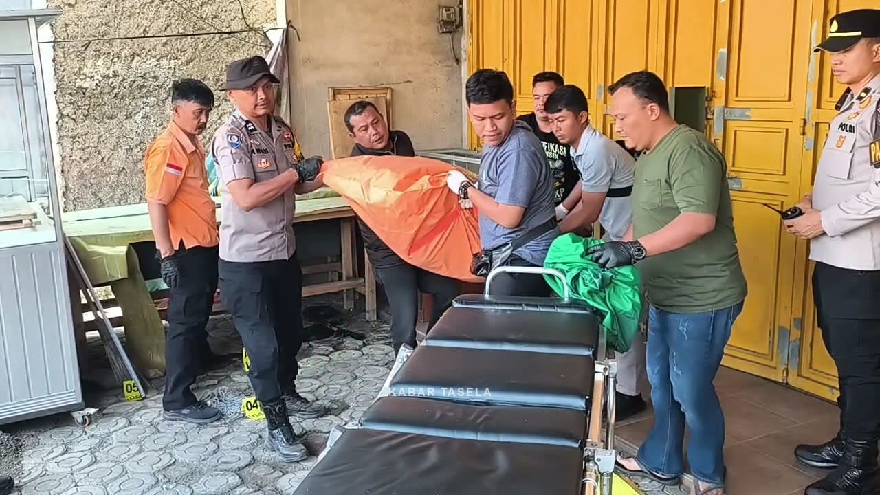 BREAKING NEWS! Pria Bertato Ditemukan Tewas di Bawah Meja Toko Pasar Ciawi Tasikmalaya, Diduga Korban Pembunuhan