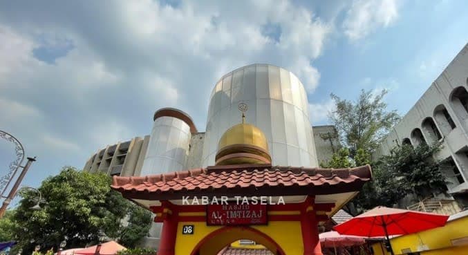 Menyingkap Tirai Merah-Kuning di Jantung Bandung: Kisah Masjid Al-Imtizaj, Simbol Pembauran Tak Terduga