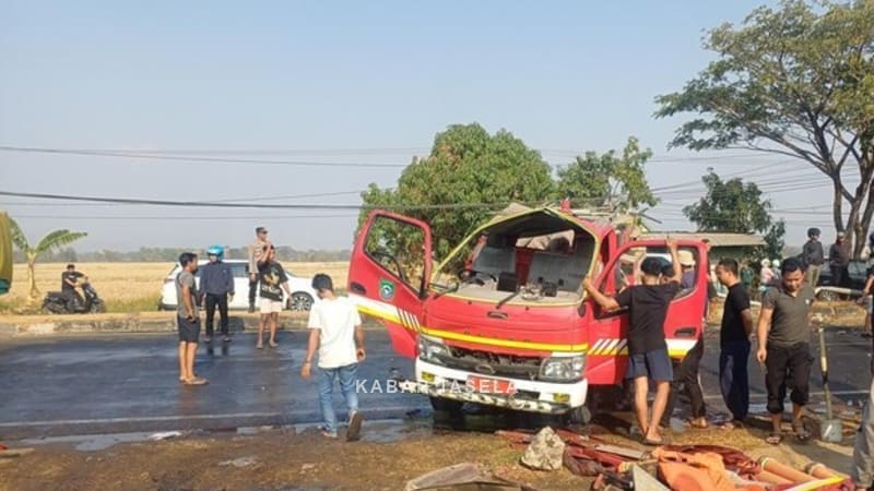 Tragedi Tugas Padamkan Kebakaran Lahan, Mobil Damkar Pangkep Terguling dan Dua Personel Gugur