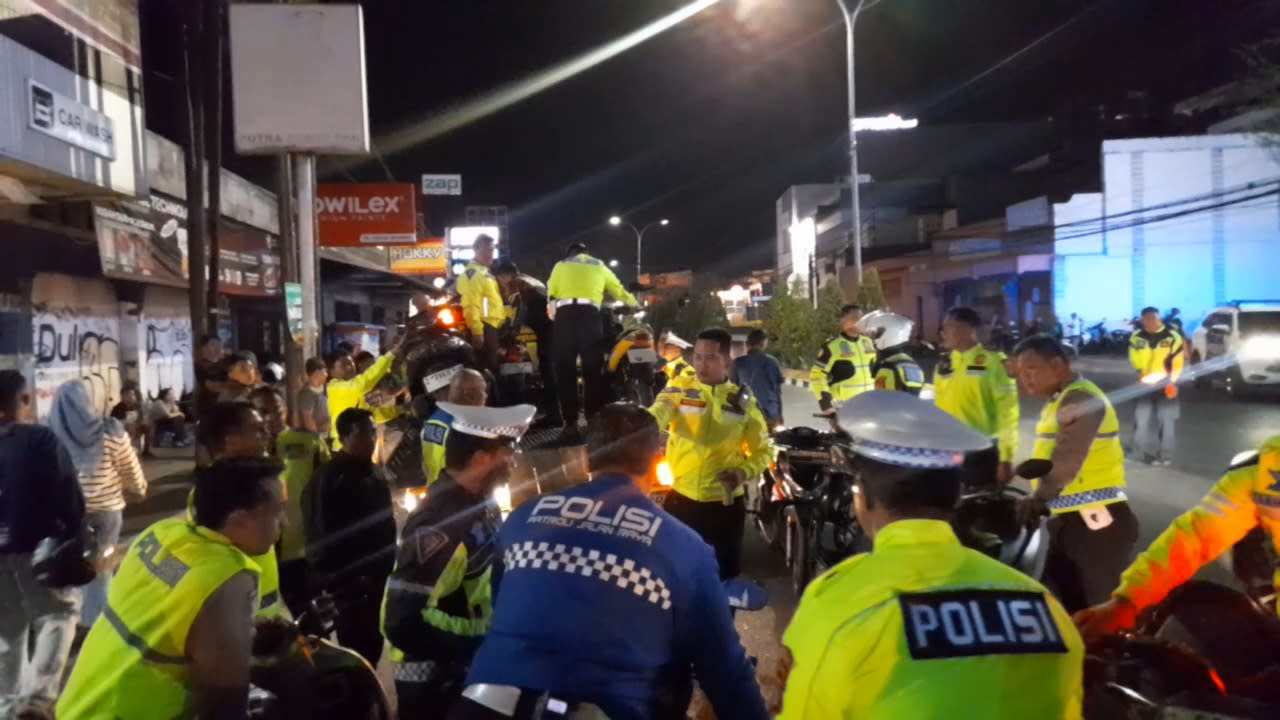 Razia Skala Besar di HZ Mustofa Tasikmalaya: 292 Motor Diangkut Towing, Polisi Temukan Miras dan Alat Kontrasepsi