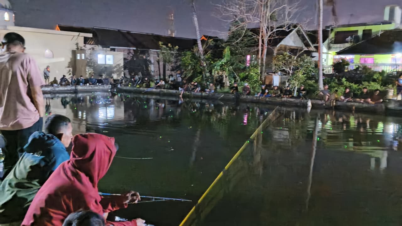 Semarak Maulid Nabi di Sukagalih Kota Tasikmalaya: Mancing Mania Malam Hingga Tradisi Ngobeng Ikan