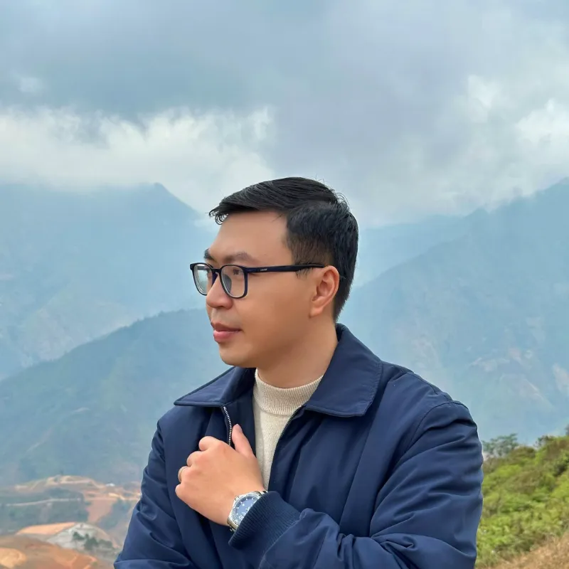 Thầy Tạ Bách