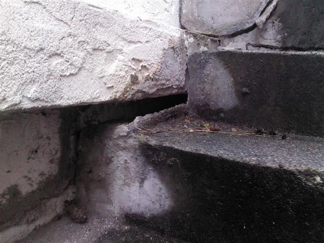 Separation of the side stairs Separation of the side stairs