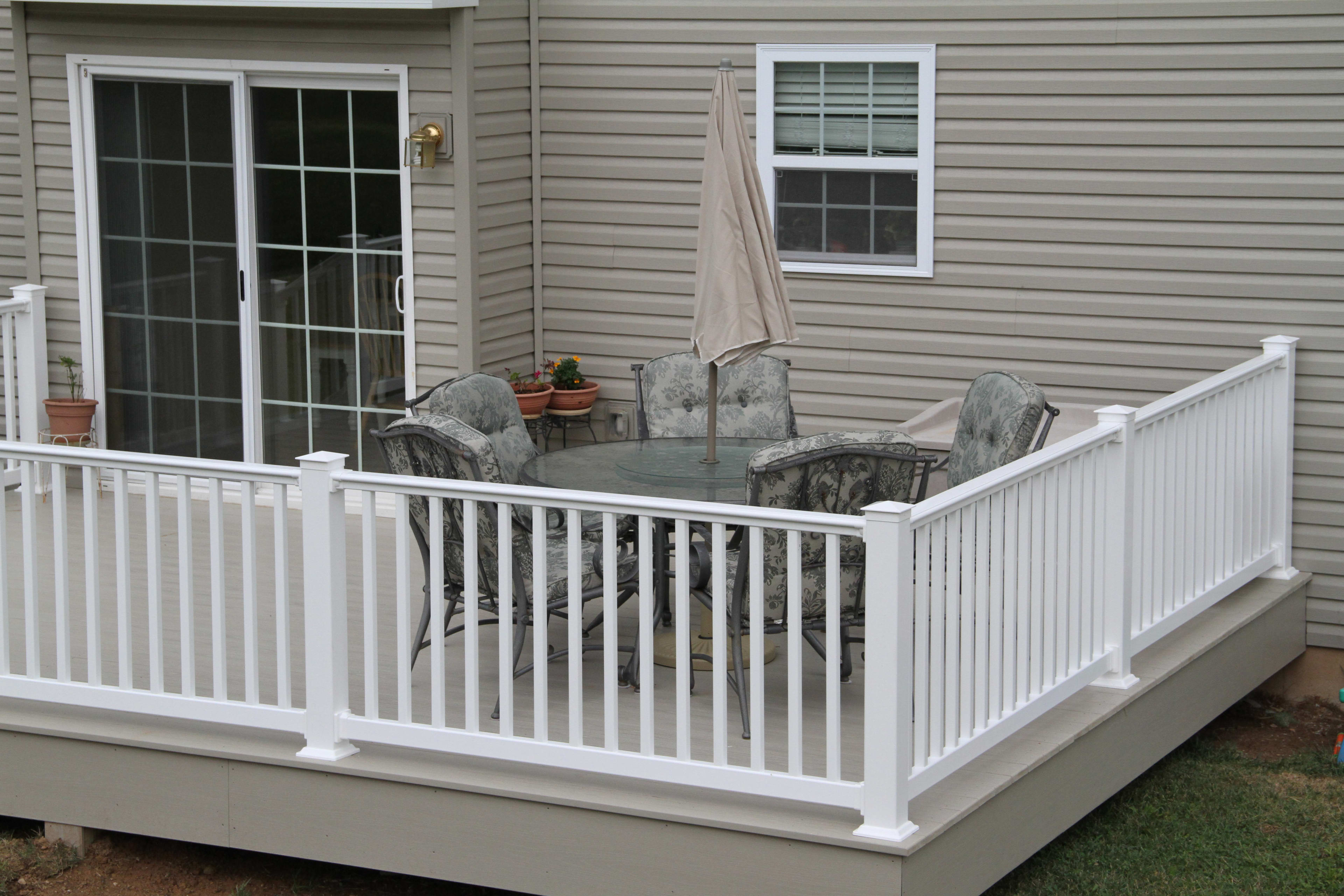 200 Series Railing on Tan Deck-Superior