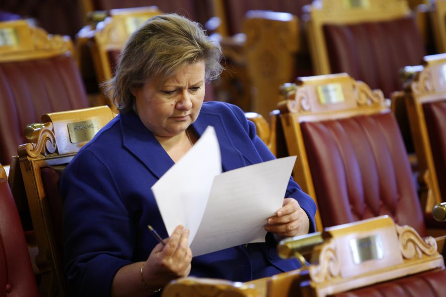 Som parlamentarisk leder for Høyre, refset Erna Solberg den rødgrønne regjering for ikke å møte i spørretimen.