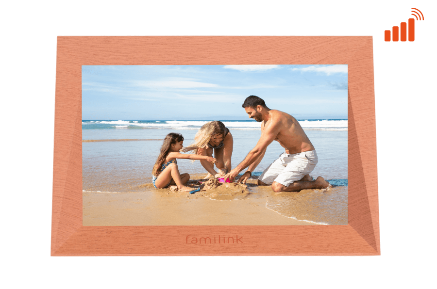 Le cadre photo connecté Familink affichant une photo de famille