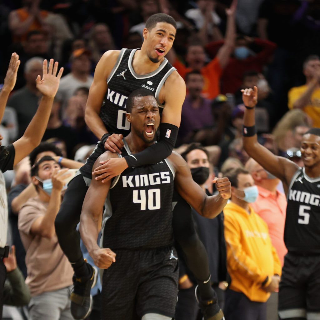 The Daily Swish: Westbrook Ejected, Lakers Blow Big Lead, Season’s First Buzzer Beater The Daily Swish: Westbrook Ejected, Lakers Blow Big Lead, Season’s First Buzzer Beater