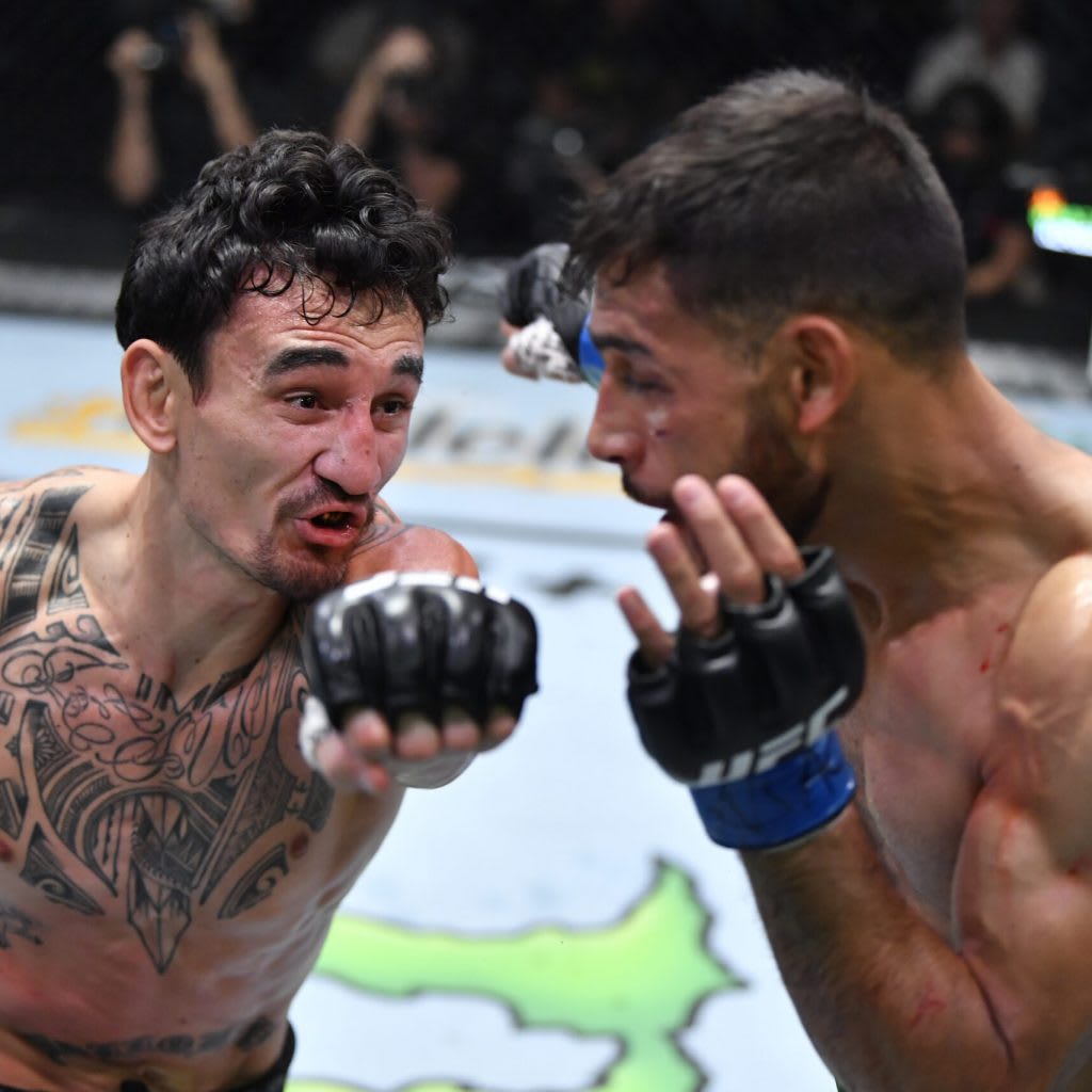 Max Holloway Vs Yair Rodriguez Full Fight Video UFC Vegas 42 Bonuses: Max Holloway and Yair Rodriguez put on Fight of