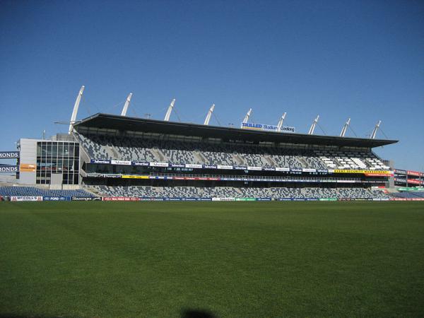 Hotels near GMHBA Stadium